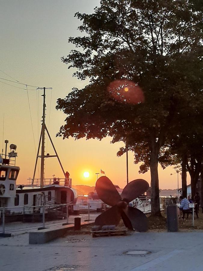 Penthouse Ferienwohnung Auszeit, Gerne Mit Hund, Wlan Inkl. Laboe Luaran gambar